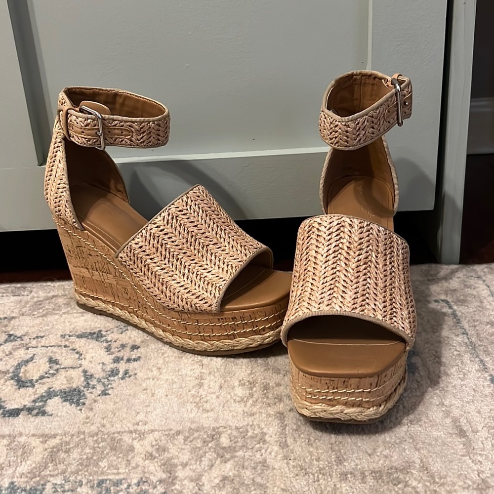 SIZE 7 Woven style wedge heels